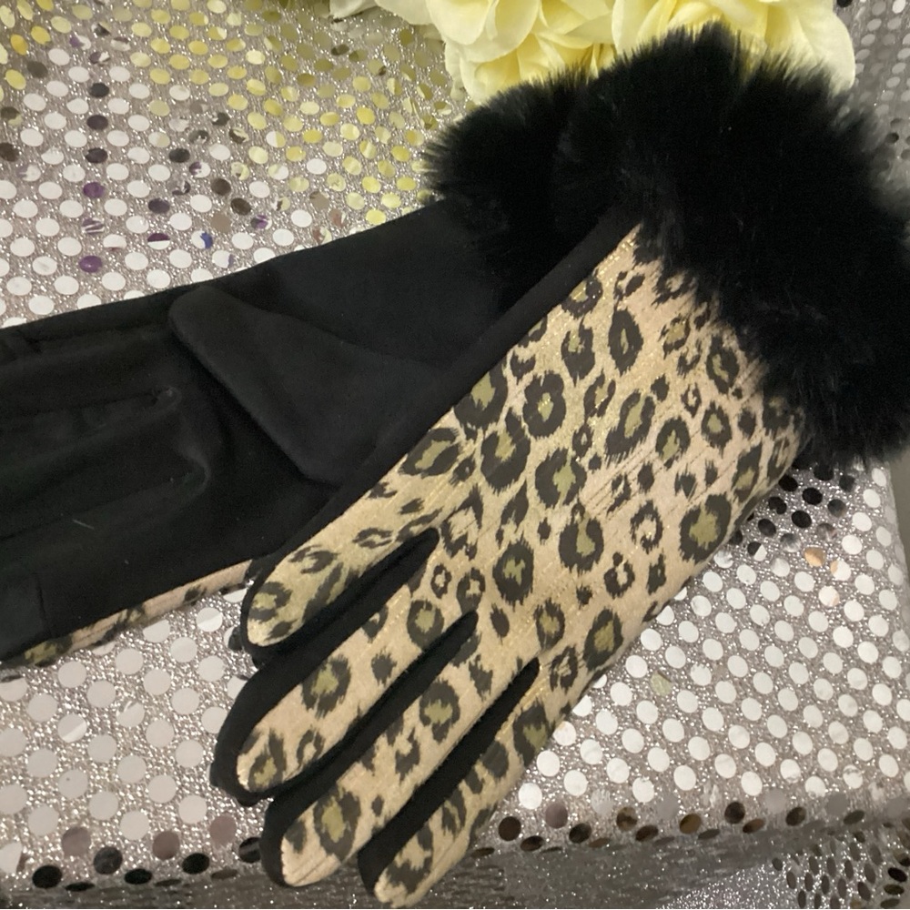 Women animal print gloves with fur trim